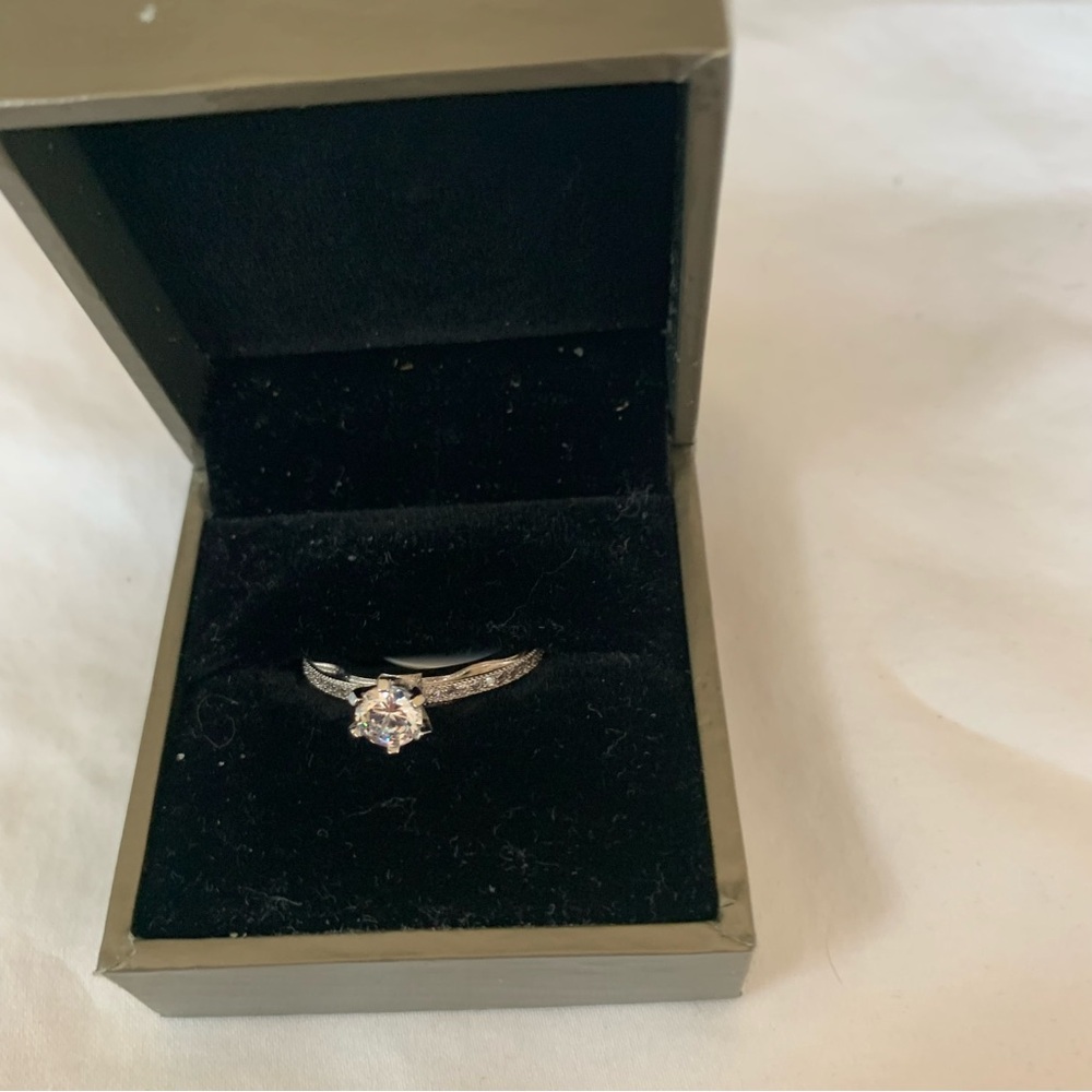 Elegant Silver Women's Ring
